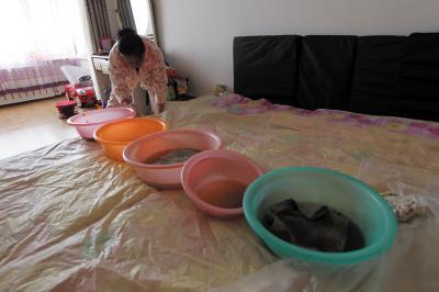 巧家楼上漏水，住户失联，小区没物管，业主维权难！律师来支招……